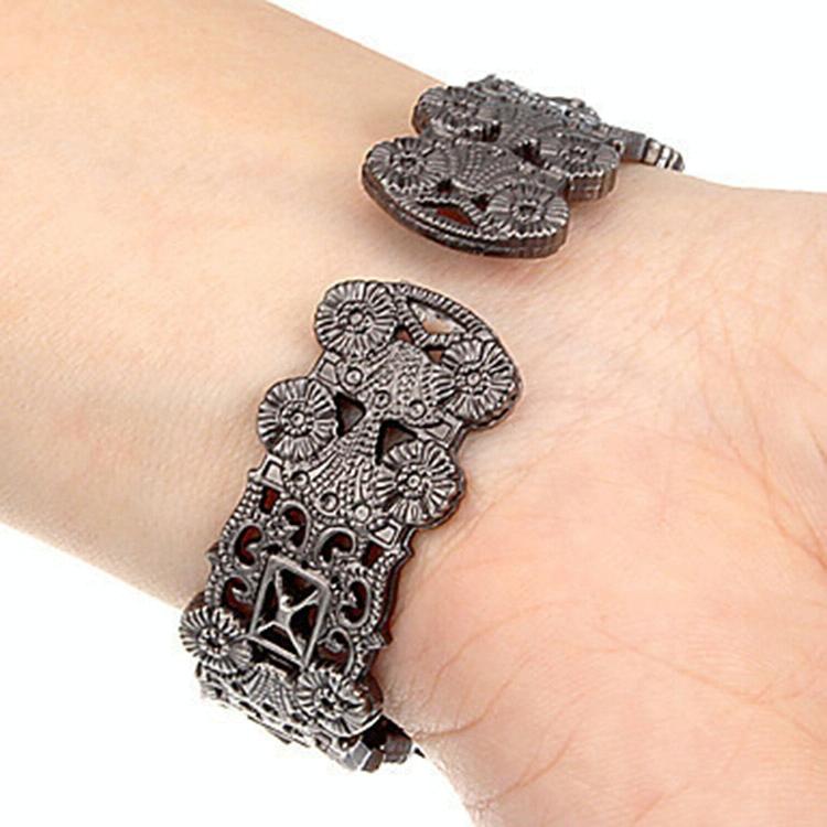 Flower Embossed Retro Bracelet Watch - Women Quartz - Red