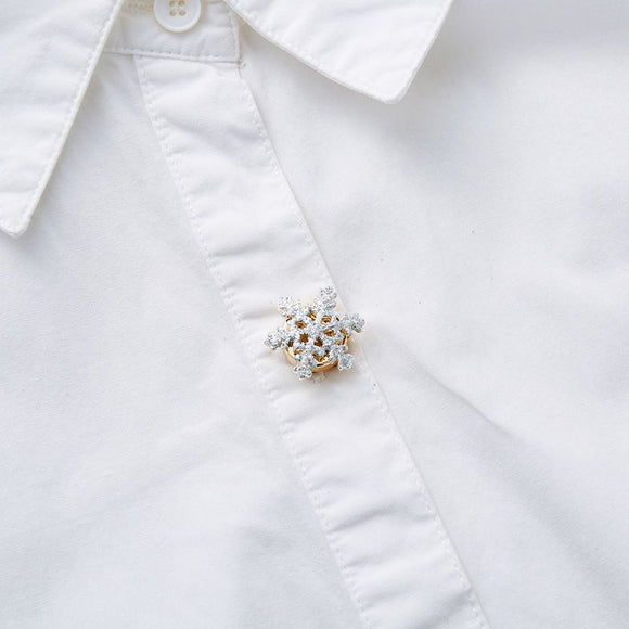 2 Piece Christmas Snowflake Button Cover Set - 2.4cm Sparkling Silver Snowflake Decorative Shirt Button Covers for Blouses, Dresses and Festive Outfits