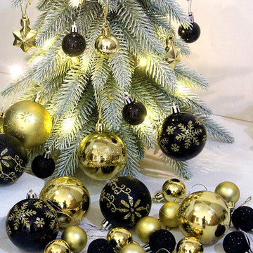 Green and red 44 - Piece Assorted Christmas Baubles Set with Elegant Designs in Wooden Gift Box - 3 - 6cm Decorative Ornaments for Tree, Home & Holiday Display - RnR Galore