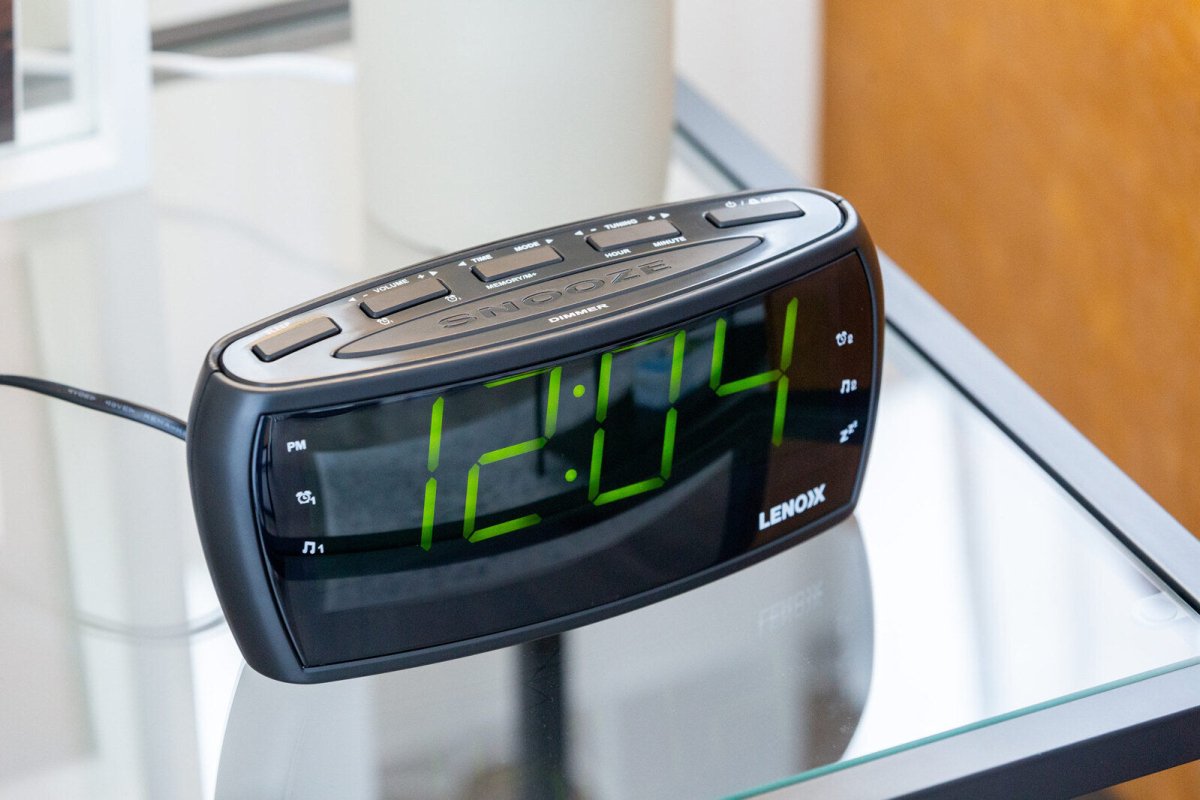 Large Number Alarm Clock & AM/FM Radio, Bold Green LED Time Screen ...